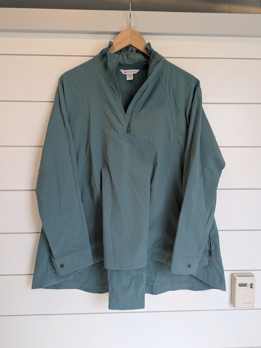 Athleta Advantage Popover Top Small Seafoam Green Jacket Utility Active